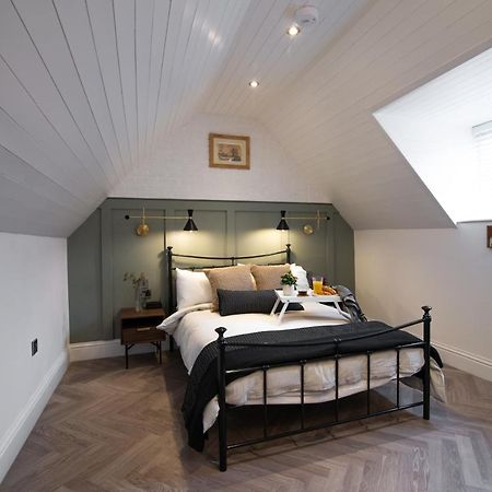Modern Finish To A Historic Brewers House, Derby Vila Exterior foto