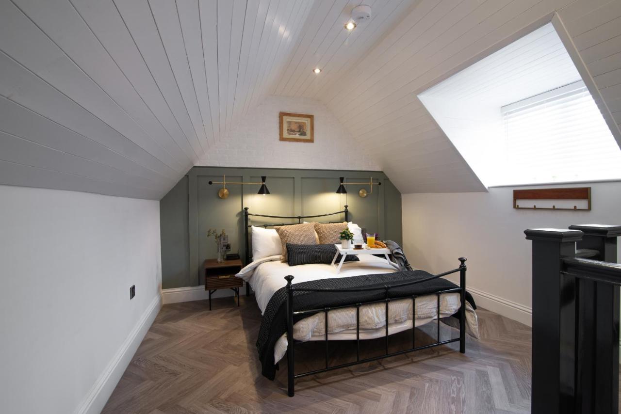 Modern Finish To A Historic Brewers House, Derby Vila Exterior foto